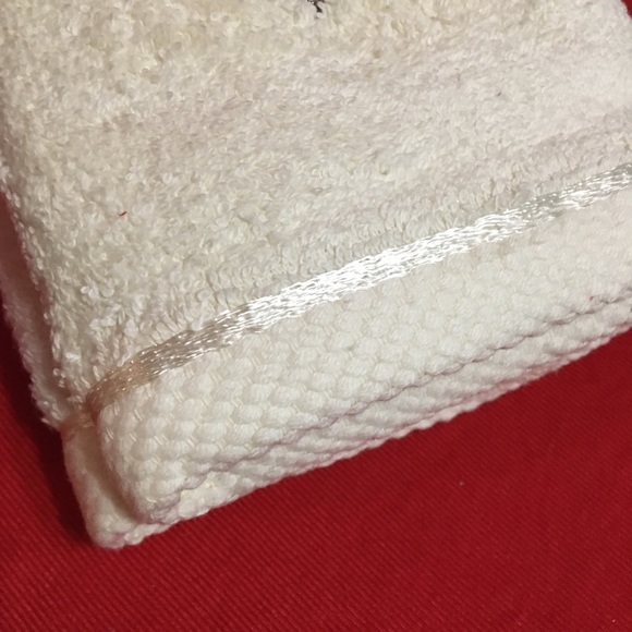 Poinsettias hand towels - Picture 4 of 4